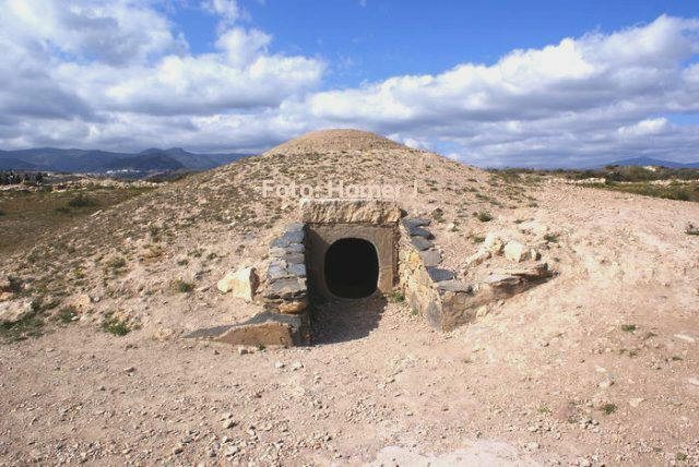 Los_Millares_tholos_2_HJ_w.jpg