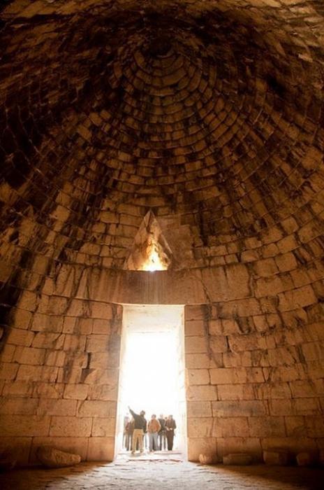 mycenae-interior-tomb-of-agamemnon.jpg