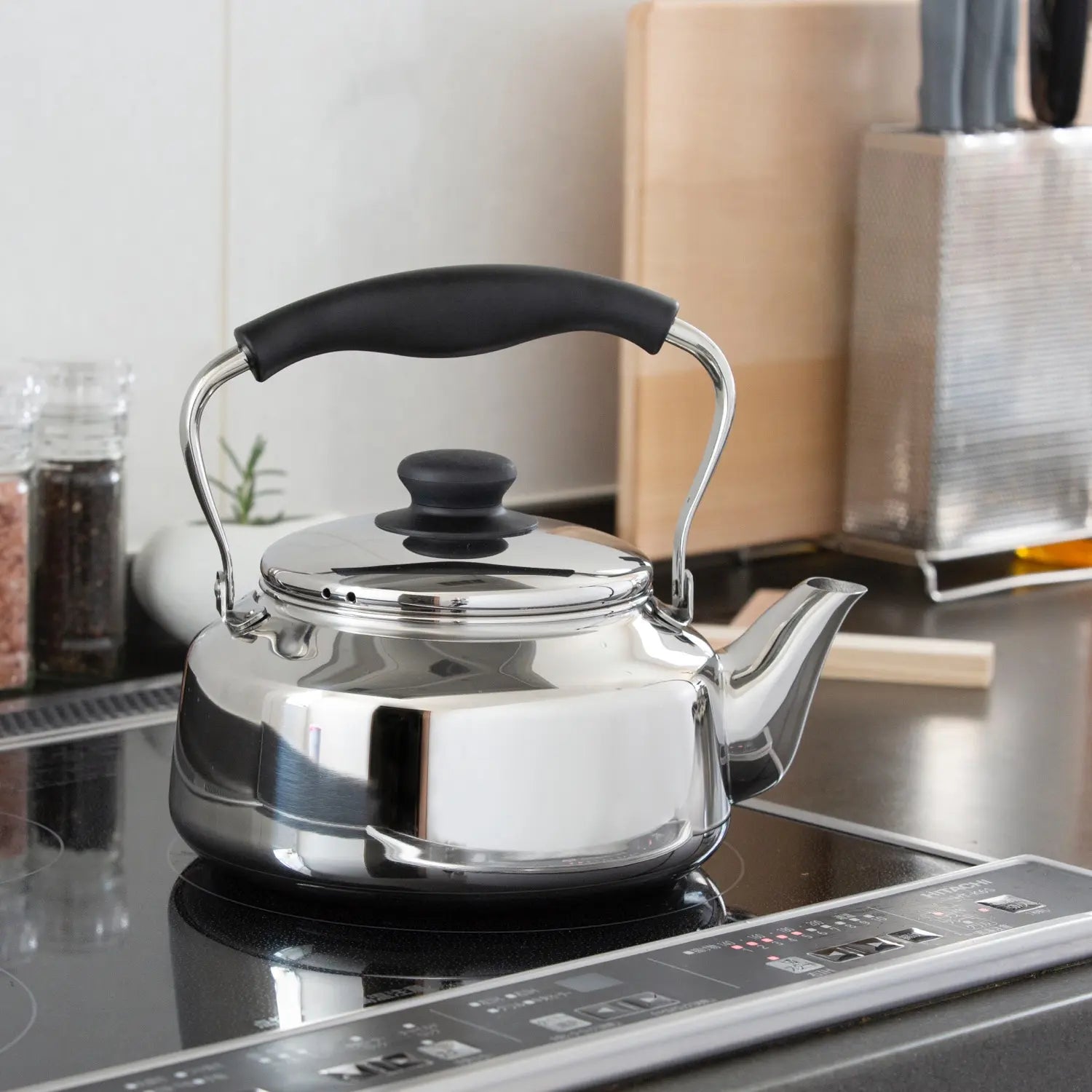 SoriYanagiStainlessSteelInductionKettle_MirrorFinish_1_2708ddc8-8ccc-4027-b658-dc51ba28fa9f.jpeg