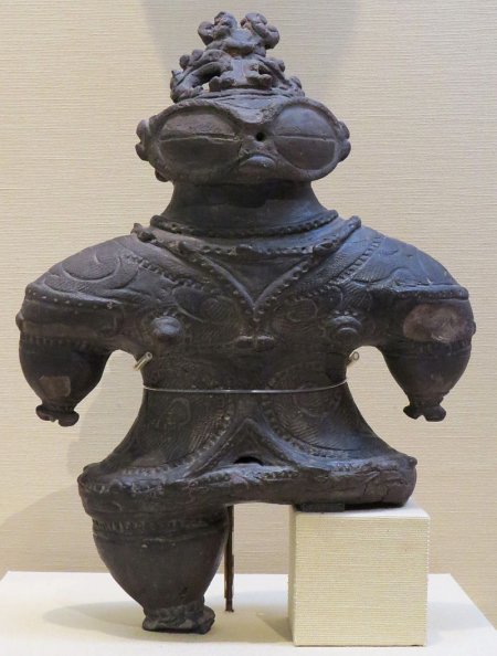 800px-Stone_statue,_late_Jomon_period.jpg