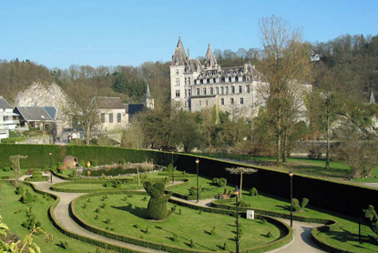 Durbuy Castle & Topiary park (&copy; Jean-Pol GRANDMONT at nl.wikipedia - Creative Commons Attribution-Share Alike 3.0 Unported license.)